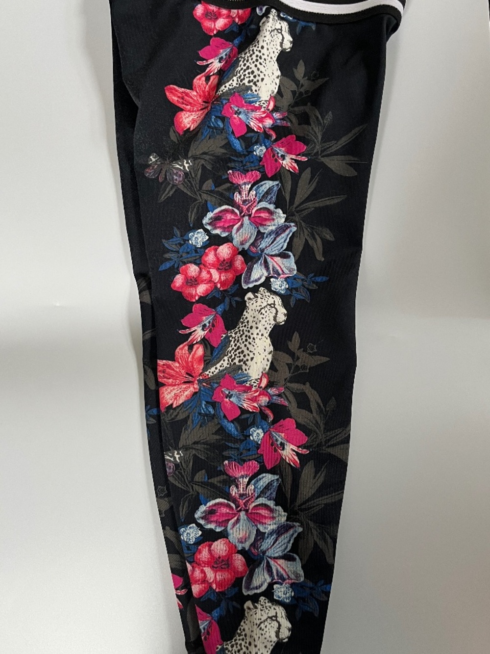 Snow leopard/floral leggings